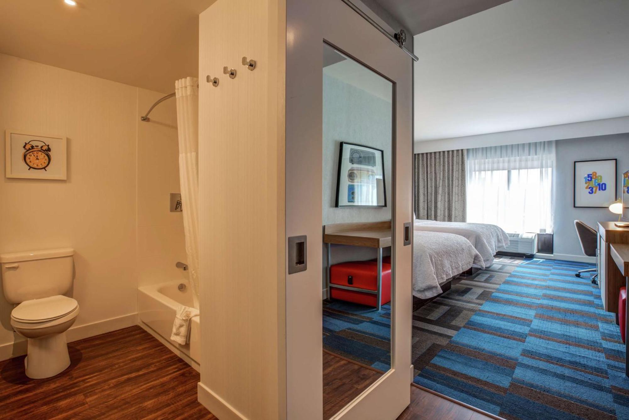 Hampton Inn & Suites Boston/Waltham Esterno foto